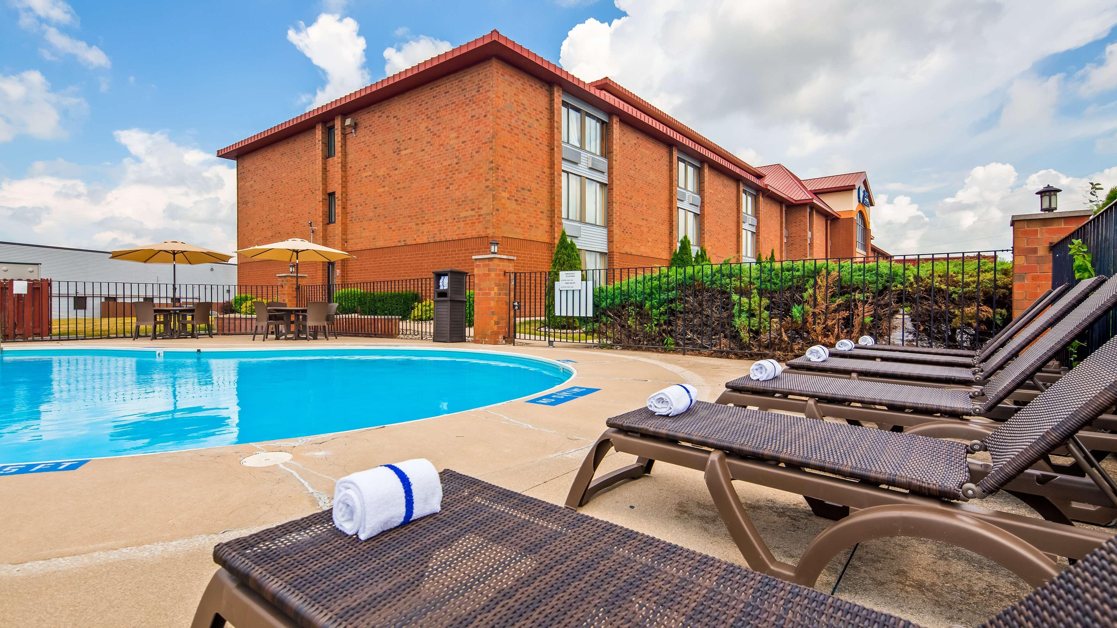 Best Western Luxbury Inn Fort Wayne Extérieur photo